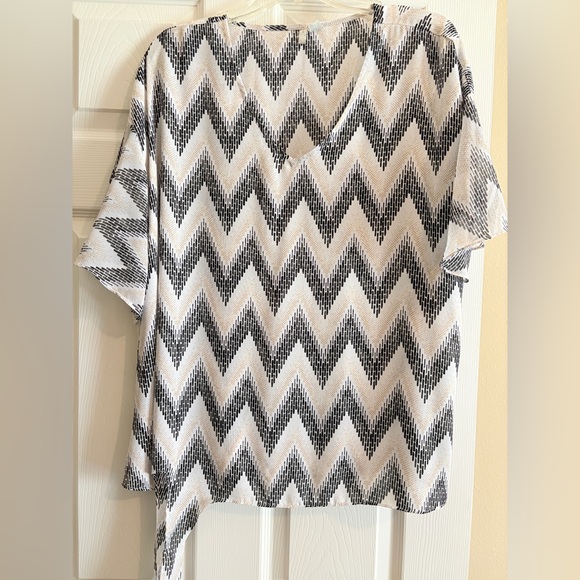 Cato Tops - Cato Black and White Zigzag Short Sleeve Top